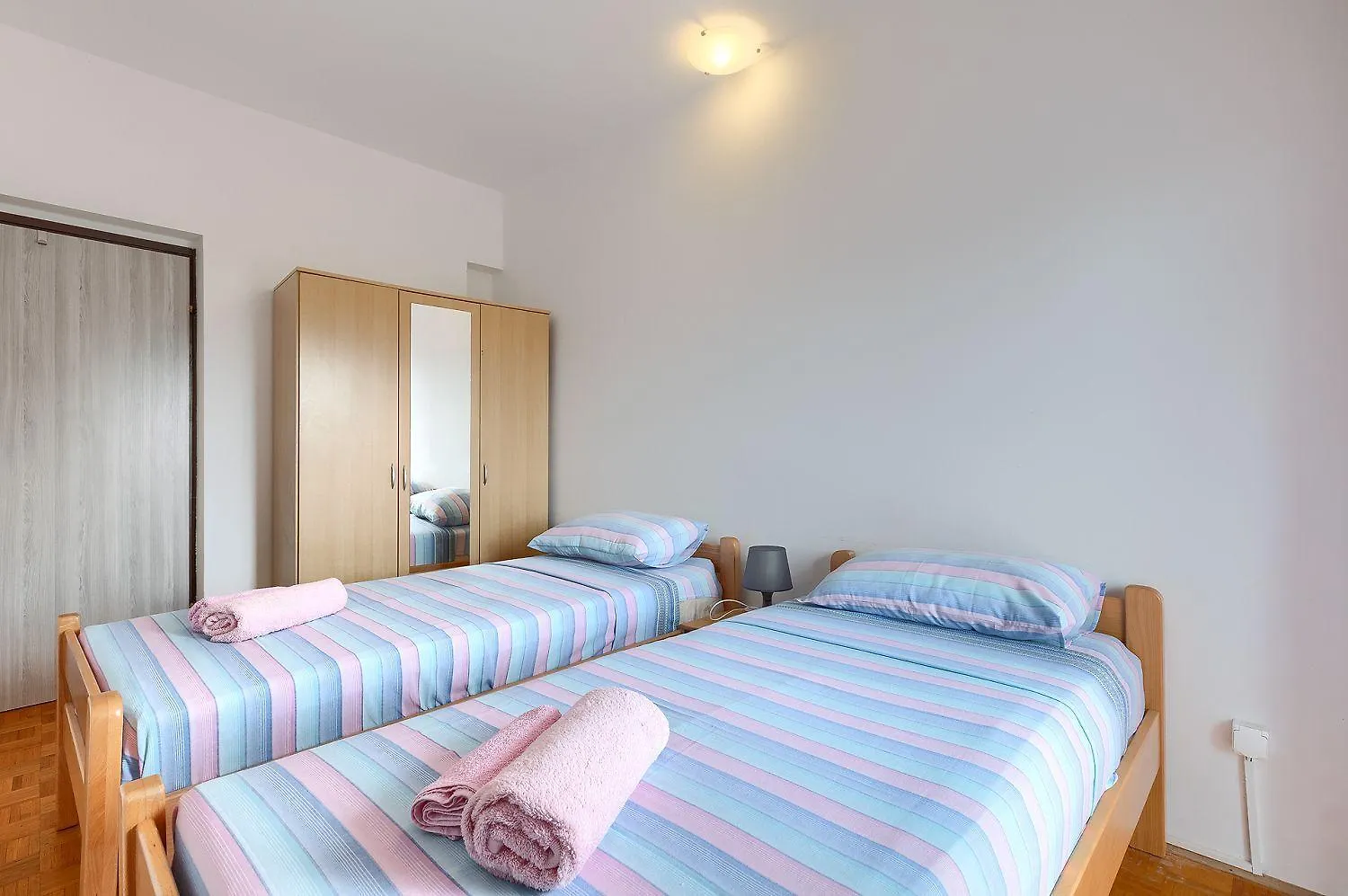 Appartement Mit Waschmaschine, Privater Parkplatz Und Grosse Terrasse Samt Grillplatz Banjole Apartment